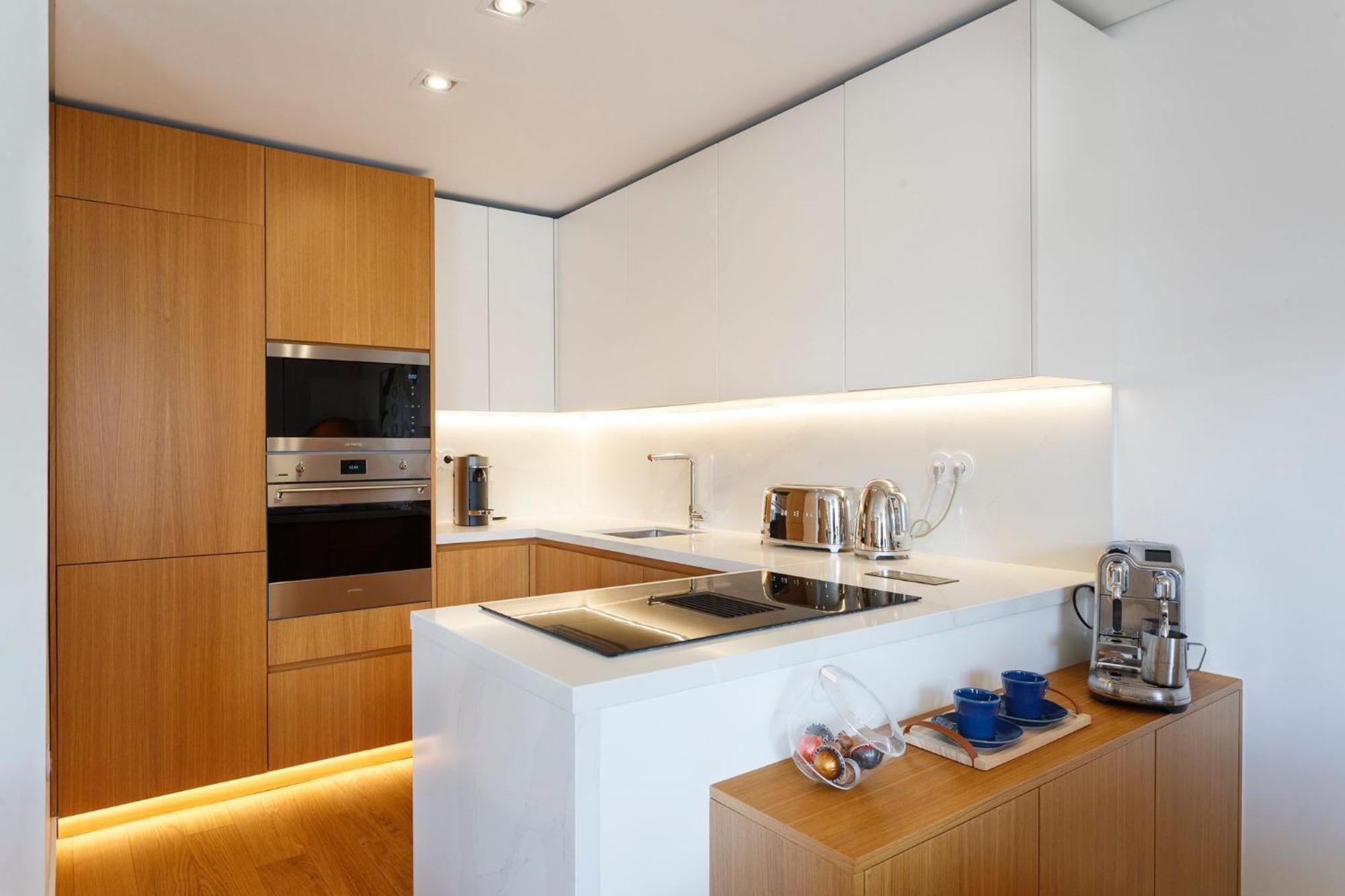 Luxury With Balcony And Shared In The Parque Eduardo Vii Area * Lisboa